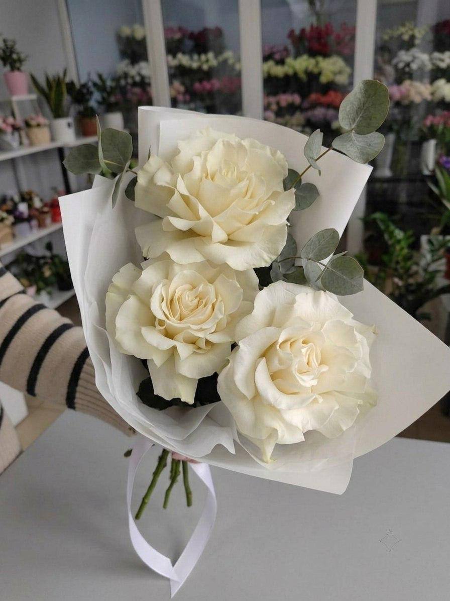 Моно-букет из белых французских роз